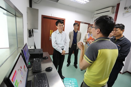 黄晓舟主任带队调研育成中心企业